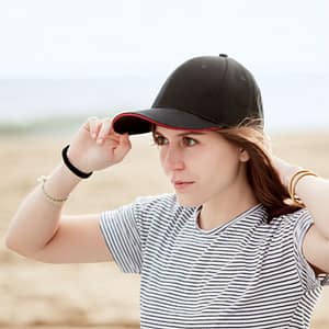 Baseball cap with logo DUNEDIN 6 panel baseball cap in brushed heavy cotton. With adjustable metal buckle with tuck-in slit. Colored sandwich peak. Size 7 1/4. Magnus Business Gifts anticipated on what society expects today: focus on corporate social responsibility.