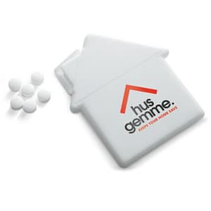 Mints with logo dispenser BERMONDS House shaped mint dispenser with logo. 6 grams mints included. Available color: White Dimensions: 7X6X0,7 CM Material: Plastic Magnus Business Gifts is your partner for merchandising, gadgets or unique business gifts since 1967. Certified with Ecovadis gold!