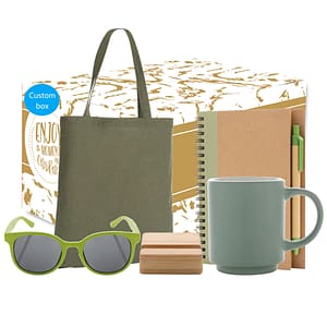 Gift box Onboarding Green office An onboarding gift that is fully in line with your ecological vision. The Green office onboarding gift contains Gift box: with personalized fullcolour print on the outside Personalized card: in your house style with your personal message (A5 format) Kraft spiral notebook with pen: green notebook with lined 70 g cream-coloured recycled paper, 70 sheets/140 pages matching kraft pen with 600 m writing length and 1 mm writing width, blue German Dokumental® ink Wheat straw sunglasses: green sunglasses (UV 400 protection) with frame made of biodegradable wheat straw fibres, packed in box of kraft paper. Impact AWARE™ recycled cotton carrier bag: green carrier bag made of 145 g/m² recycled cotton. Bamboo phone stand: brown phone stand made of natural bamboo Ceramic stackable mug: green mug, dishwasher safe and tested according to EN12875-1 (at least 125 washes for all decoration methods) Magnus Business Gifts is your partner for merchandising, gadgets or unique business gifts since 1967. Certified with Ecovadis gold!